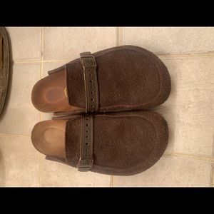 Birkenstock brown suede mules size 35EU (6 women’s) great condition! Barely worn